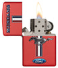 Zippo Feuerzeug rot mit Ford Mustang Logo geöffnet mit Flamme
