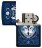 Zippo Feuerzeug Frontansicht geöffnet in marineblau matt mit Wolfsgesicht Abbildung und diversen fantasievollen Elementen designt von Anne Stokes
