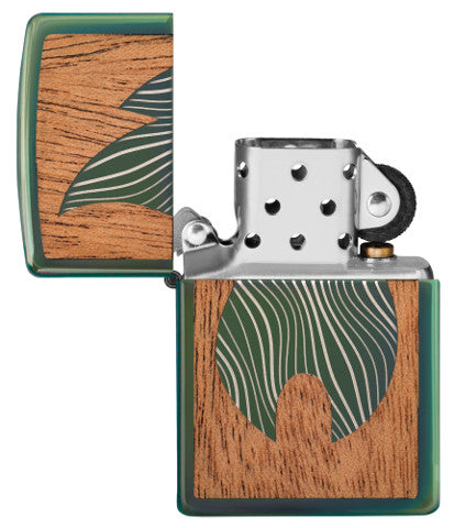 Zippo Woodchuck mit grüner Zippo Flamme geöffnet