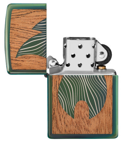 Zippo Woodchuck mit grüner Zippo Flamme geöffnet