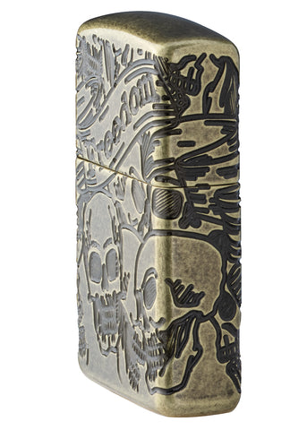 Seitenansicht Front 3/4 Winkel Zippo Feuerzeug antik Messing mit tief eingravierten Totenköpfen