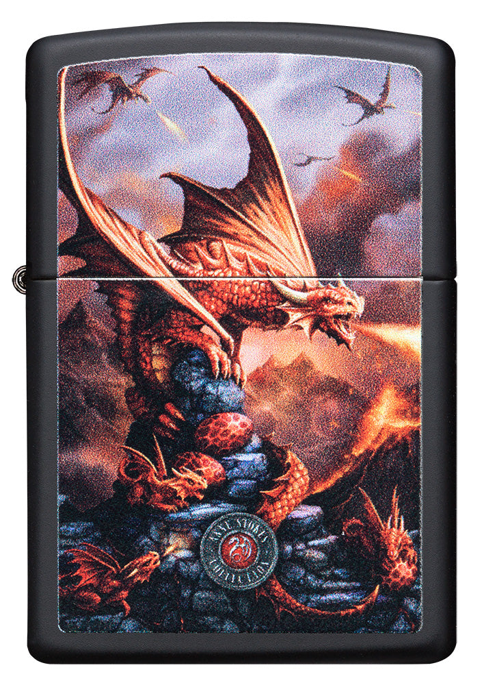 Zippo Feuerzeug Frontansicht schwarz matt mit Bild von feuerspeienden Drachen
