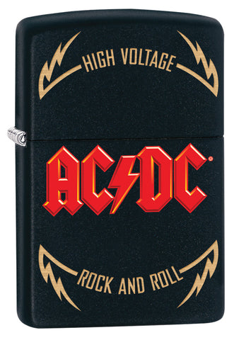 Zippo Feuerzeug AC/DC® Frontansicht ¾ Winkel mit Titel des ersten Albums und Rock and Roll Slogan umgeben von Blitzen mit AC/DC® Logo in der Mitte in rot auf schwarzem Hintergrund