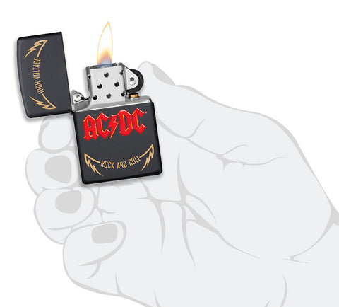 Zippo Feuerzeug AC/DC® Frontansicht geöffnet und angezündet mit Titel des ersten Albums und Rock and Roll Slogan umgeben von Blitzen mit AC/DC® Logo in der Mitte in rot auf schwarzem Hintergrund in stilisierter Hand
