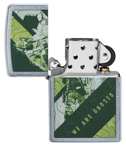 Zippo Feuerzeug Tom Clancy's Ghost Recon® grüne Tarnfarben mit Soldat geöffnet ohne Flamme