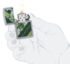 Zippo Feuerzeug Tom Clancy's Ghost Recon® grüne Tarnfarben mit Soldat geöffnet mit Flamme in stilisierter Hand