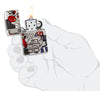 Frontansicht Zippo Feuerzeug Suchspiel mit Zippo Style geöffnet mit Flamme in stilisierter Hand