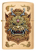 Vorderansicht des winddichten Zippo Feuerzeugs Foo Dog Design, das einen kaiserlichen goldenen Löwen im Stil der chinesischen Kunst zeigt.