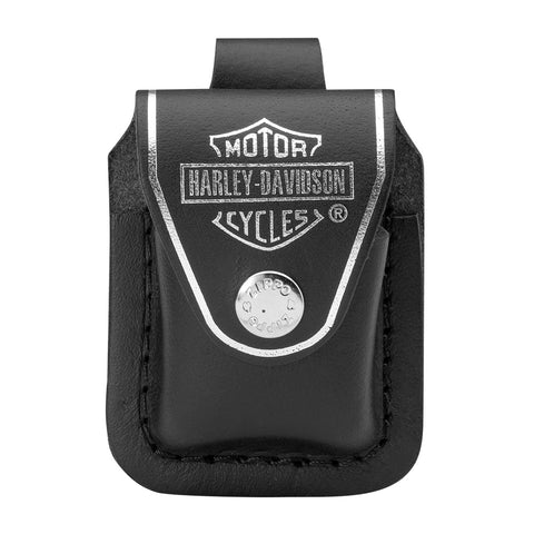 Frontansicht Zippo Harley-Davidson® Leder Pouch schwarz mit Druckknopf geschlossen