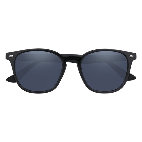 Zippo Sonnenbrille Frontansicht mit leicht abgerundetem eckigem Rahmen in schwarz mit weißem Zippo Logo