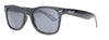 Zippo Sonnenbrille Frontansicht 3/4 Winkel mit schwarzen Gläsern und schwarzem Rahmen sowie silberfarbenen Zippo-Logo